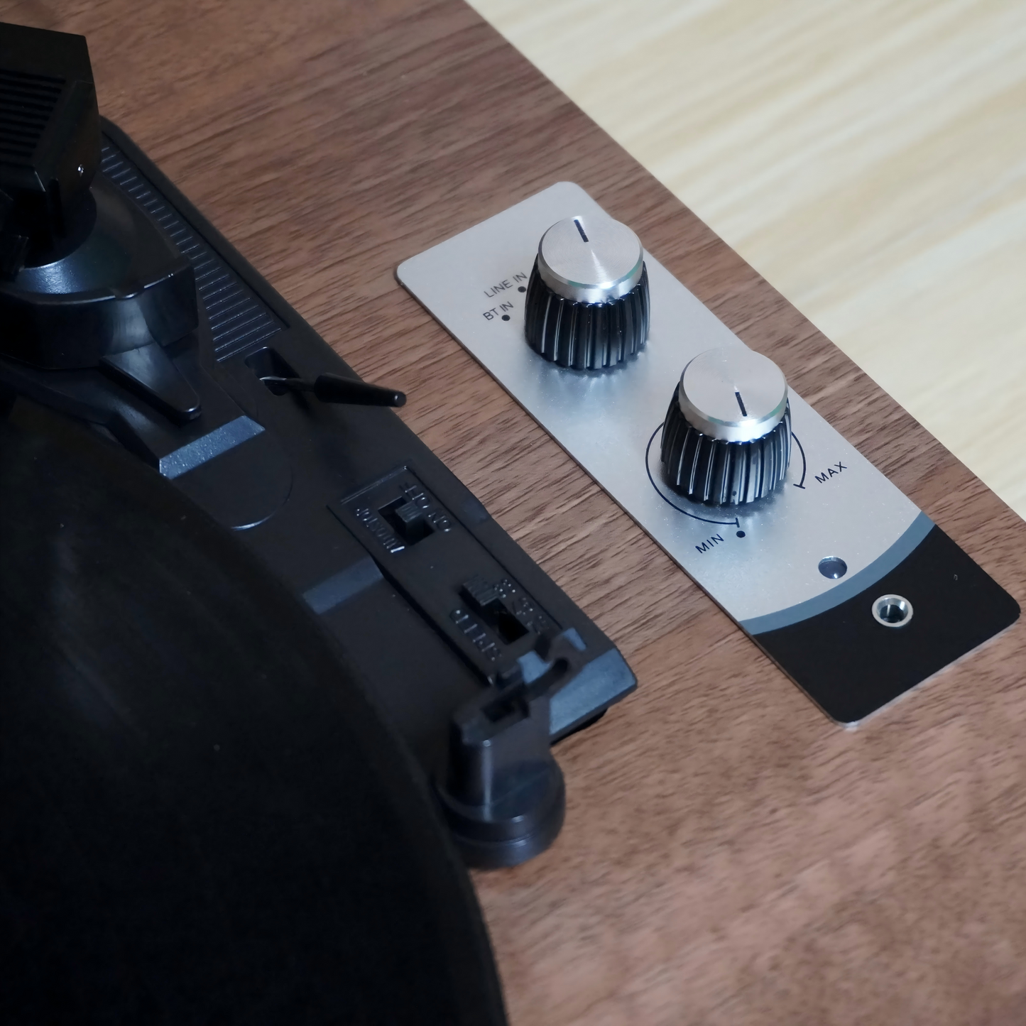 TR-L50 Vintage Turntable | Classic Vinyl Record Player with Twin Integrated Stereo Speakers