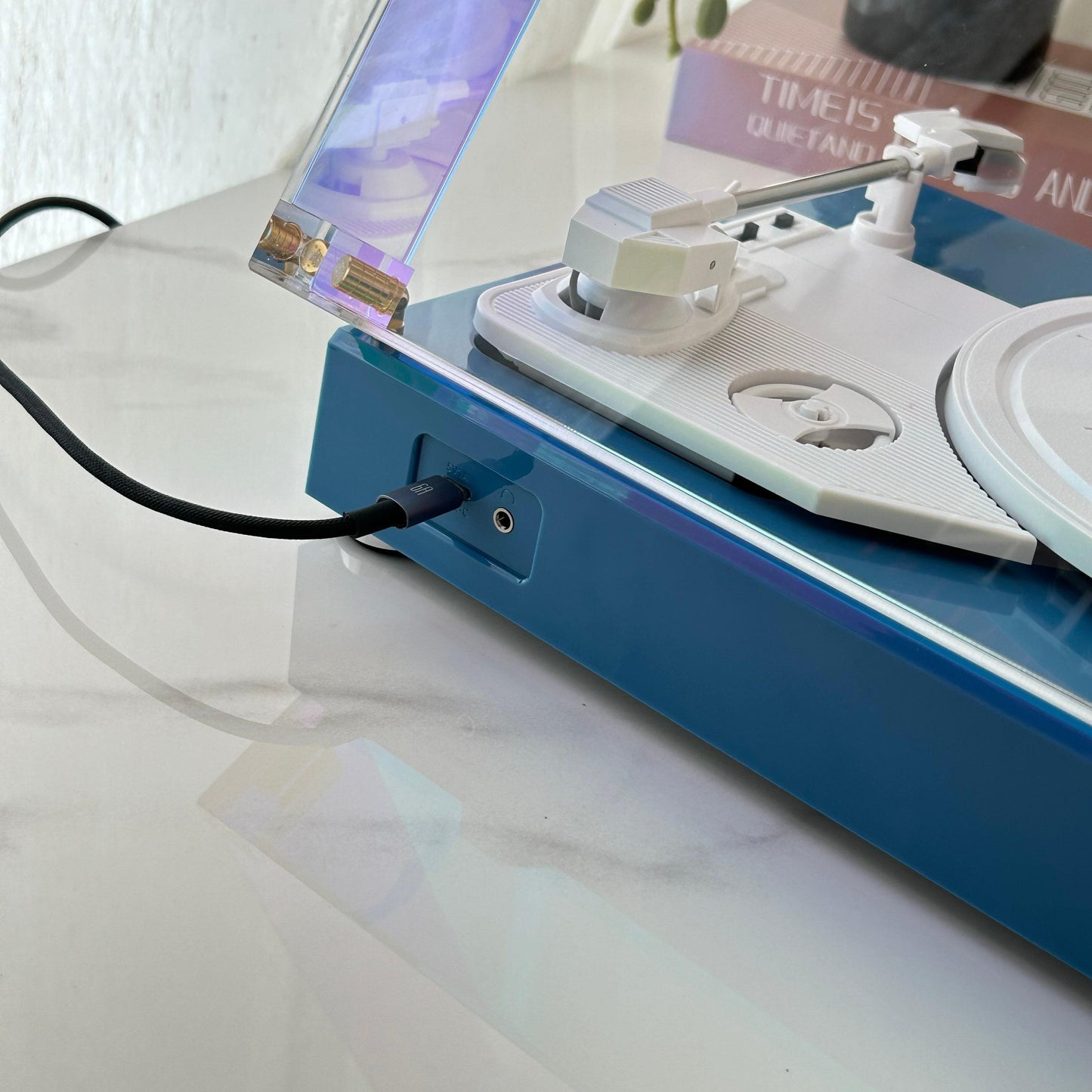 Dcolorful 211 | Designer Piano Lacquer Vinyl Record Player with Built-in Bluetooth Hi-Fi Speakers