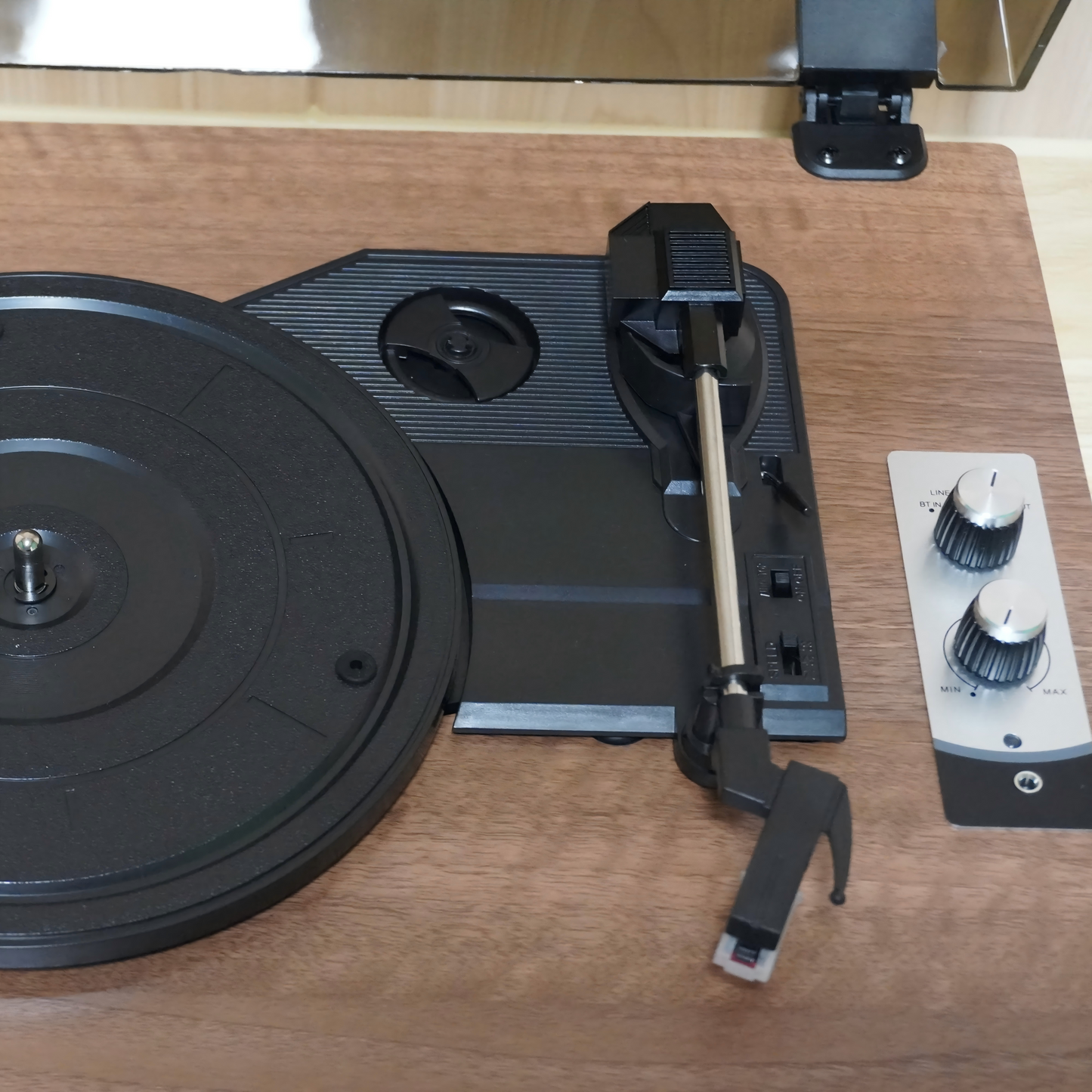 TR-L50 Vintage Turntable | Classic Vinyl Record Player with Twin Integrated Stereo Speakers