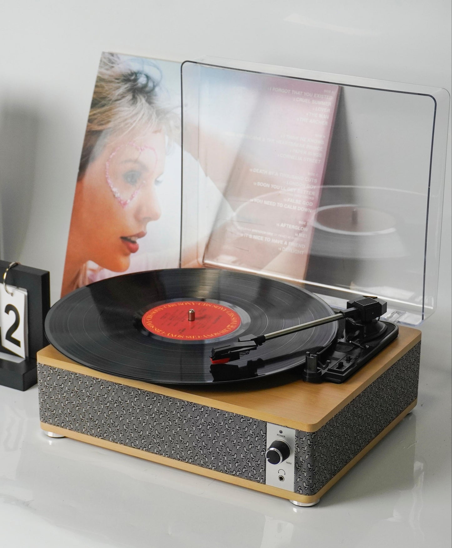 TR109 3-Speed Turntable with Built-in Stereo Speakers
