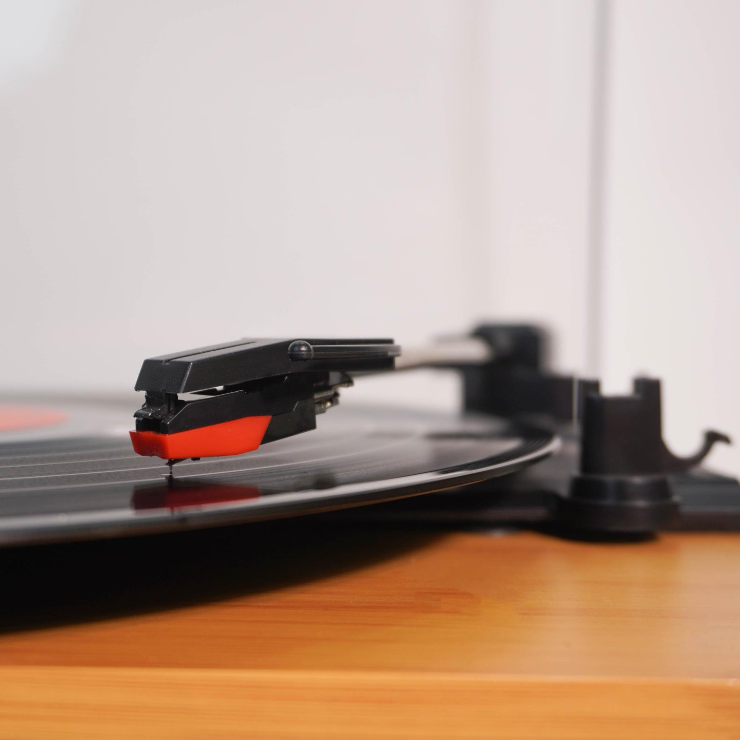 TR109 3-Speed Turntable with Built-in Stereo Speakers
