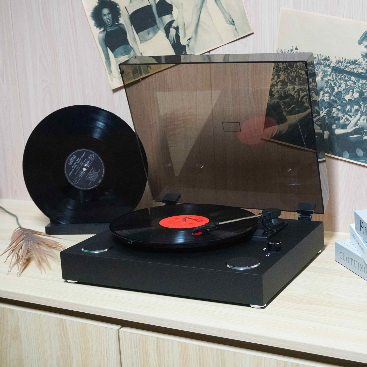TR113 Vintage Hi-Fi Belt-Drive Turntable with Built-in Stereo Speakers
