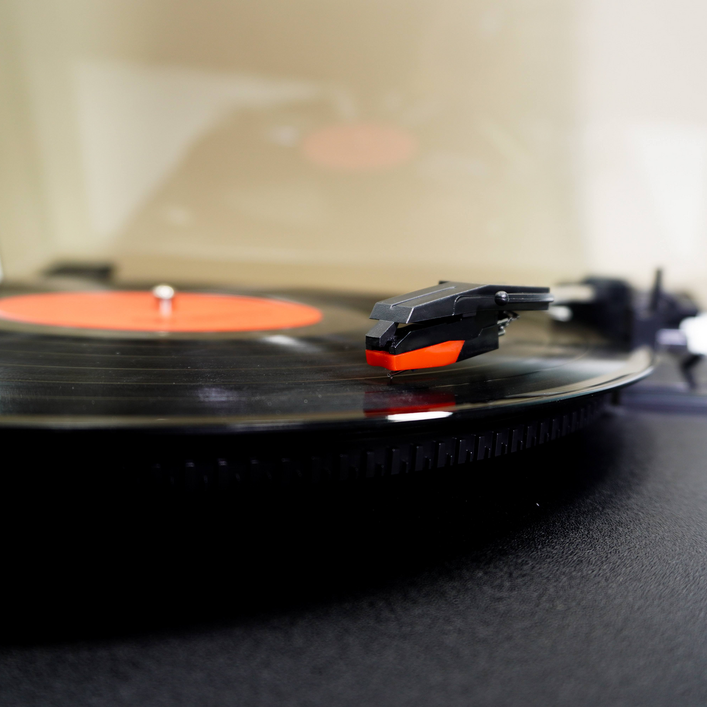 TR113 Vintage Hi-Fi Belt-Drive Turntable with Built-in Stereo Speakers