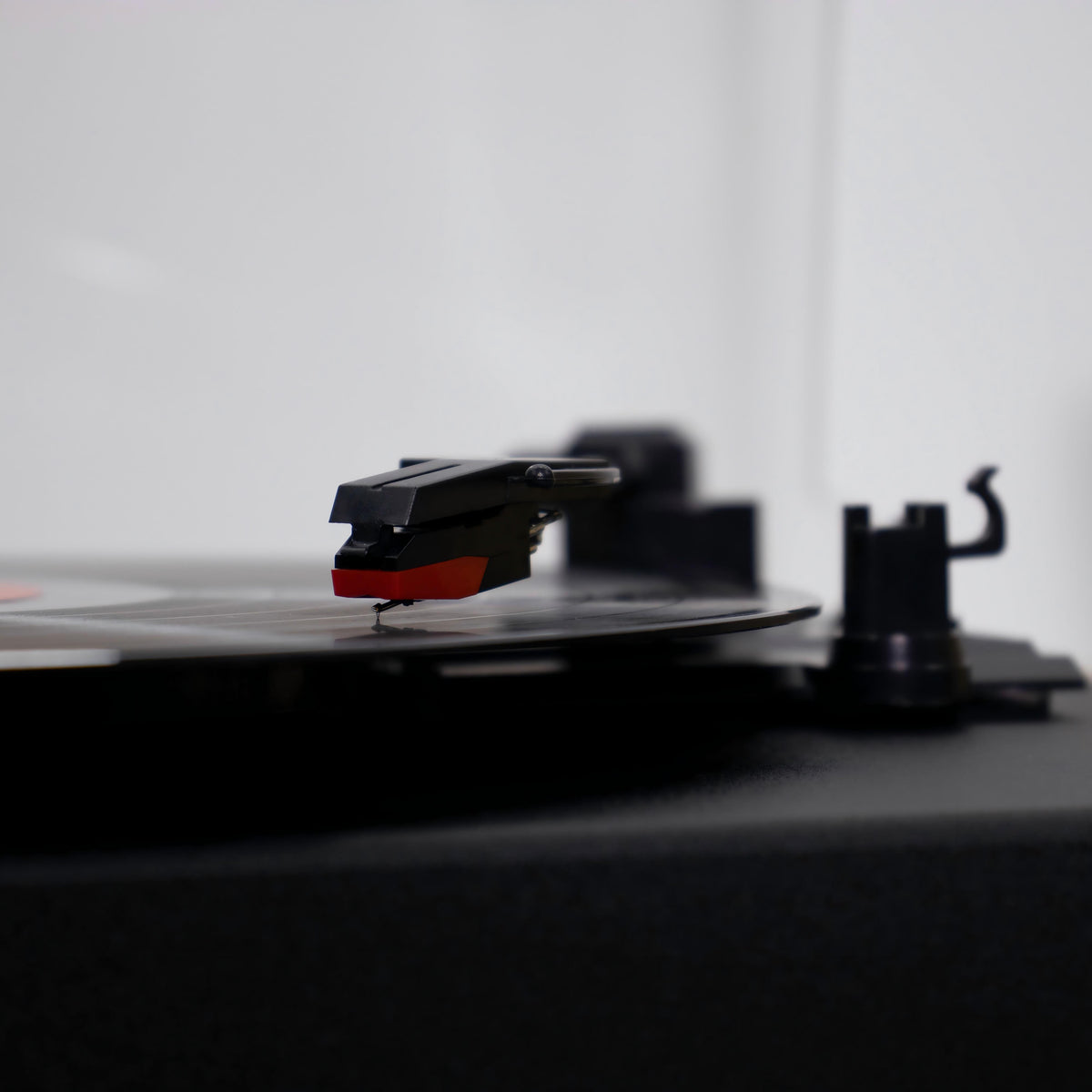TR117 Bluetooth Turntable with External Stereo Speakers